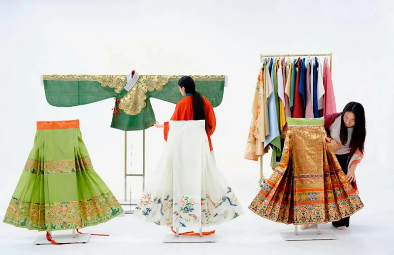 Elegant Ming Dynasty Mamian Skirt with pleats and traditional embroidery