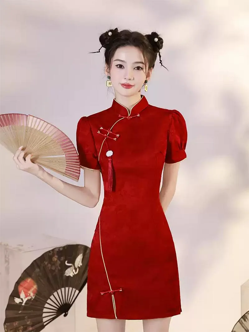Elegant Qipao Dress Red 2025 – Modern Chinese Wedding and Party Dress