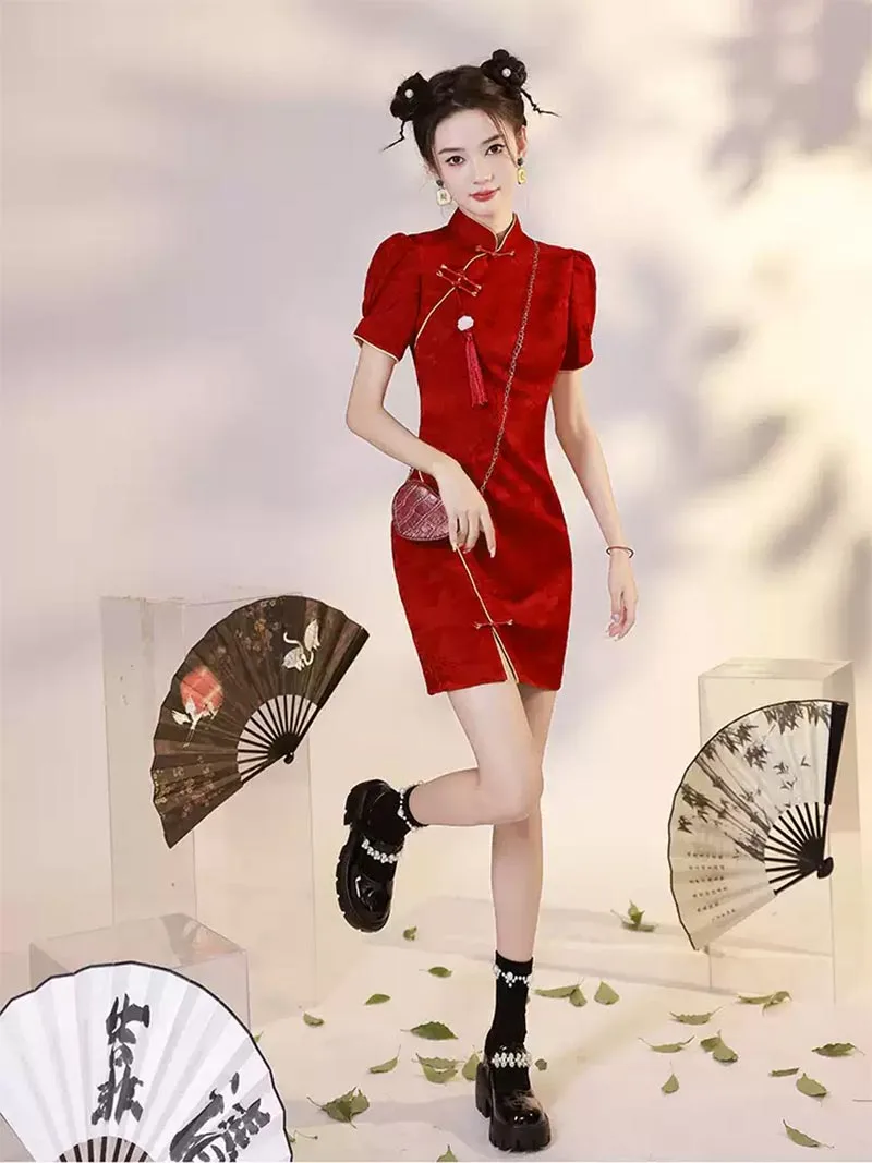Elegant Qipao Dress Red 2025 – Modern Chinese Wedding and Party Dress