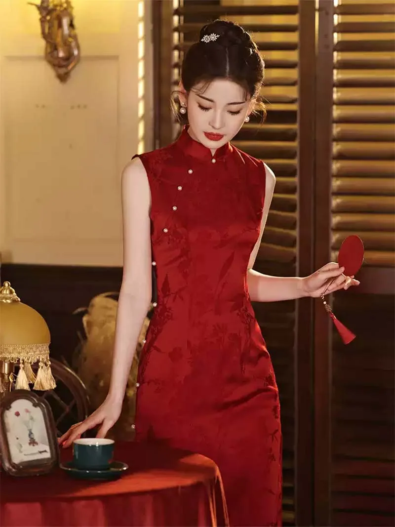 Elegant red sleeveless wedding qipao cheongsam dress for bride engagement and tea ceremony