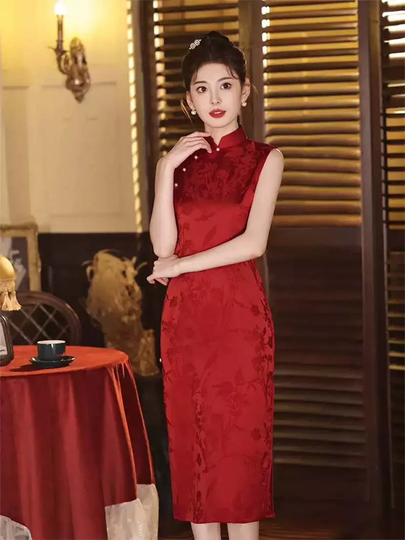Elegant red sleeveless wedding qipao cheongsam dress for bride engagement and tea ceremony