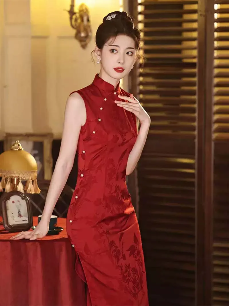 Elegant red sleeveless wedding qipao cheongsam dress for bride engagement and tea ceremony
