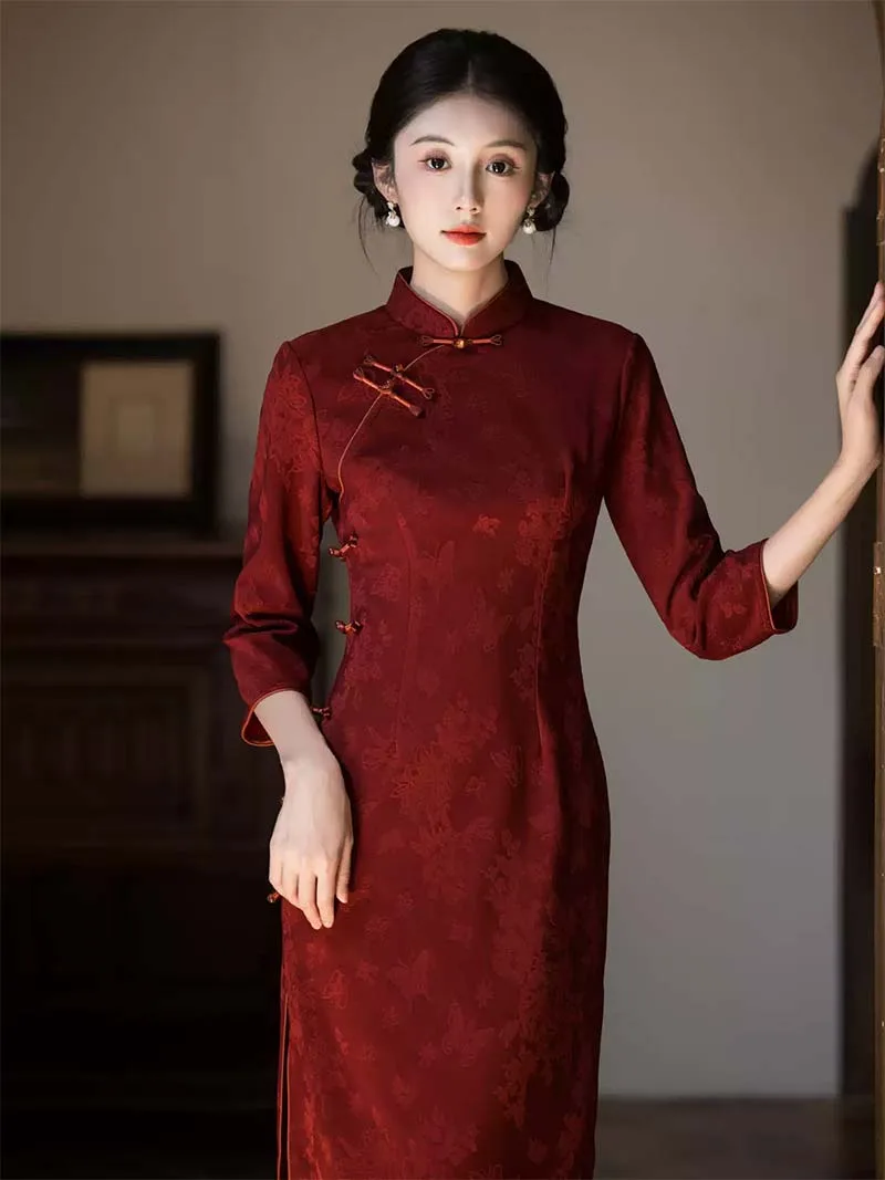 Chinese qipao wedding red dress set, long-sleeve cheongsam bridal gown for autumn and winter engagement, tea ceremony, and wedding celebrations