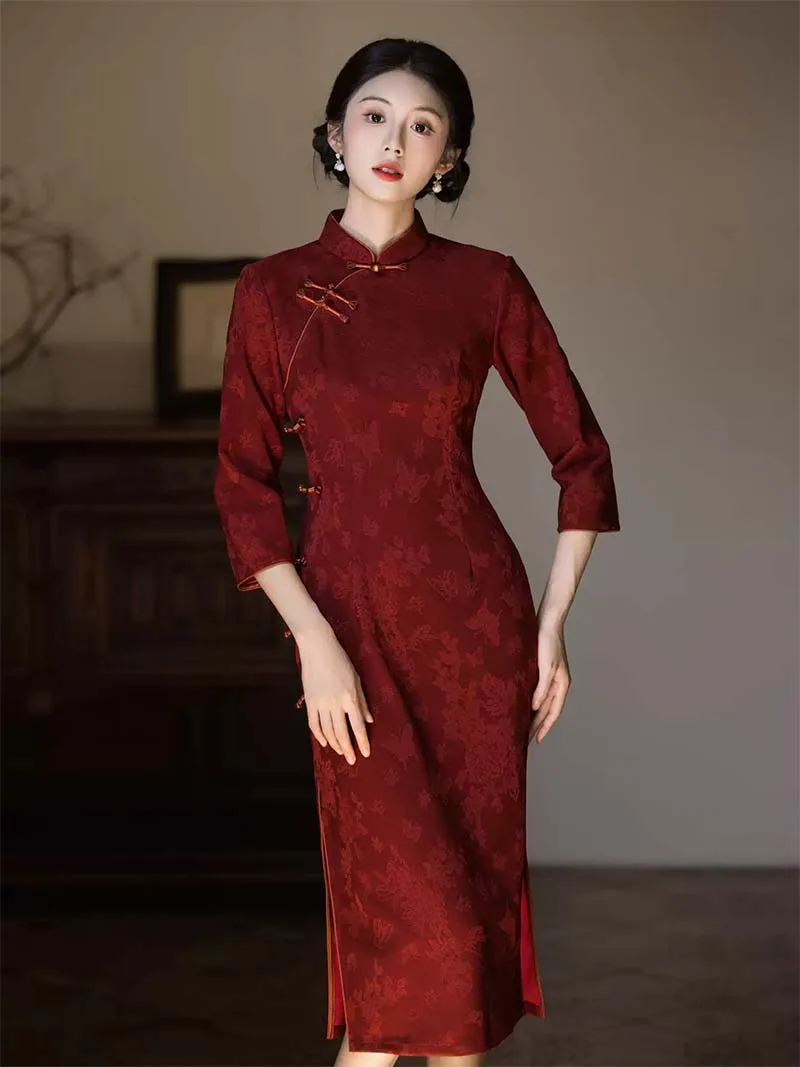 Chinese qipao wedding red dress set, long-sleeve cheongsam bridal gown for autumn and winter engagement, tea ceremony, and wedding celebrations