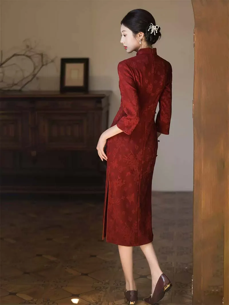 Modern wedding Qipao red dress set, long-sleeve cheongsam bridal gown for autumn and winter engagement, tea ceremony, and wedding celebrations