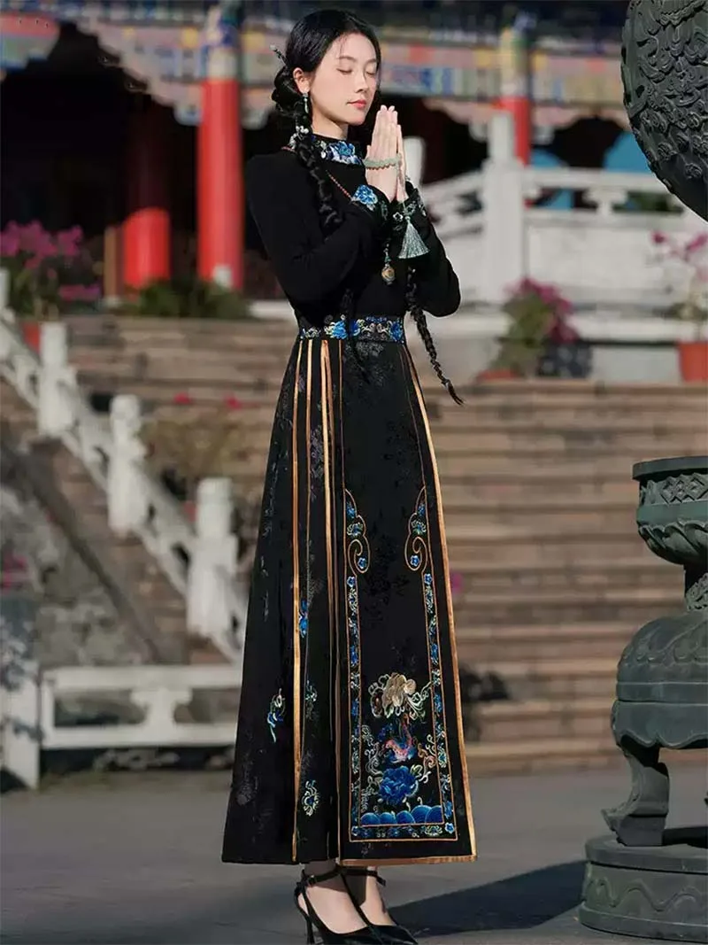 Hanfu modern style dress set with new Chinese design and elegant mamian skirt