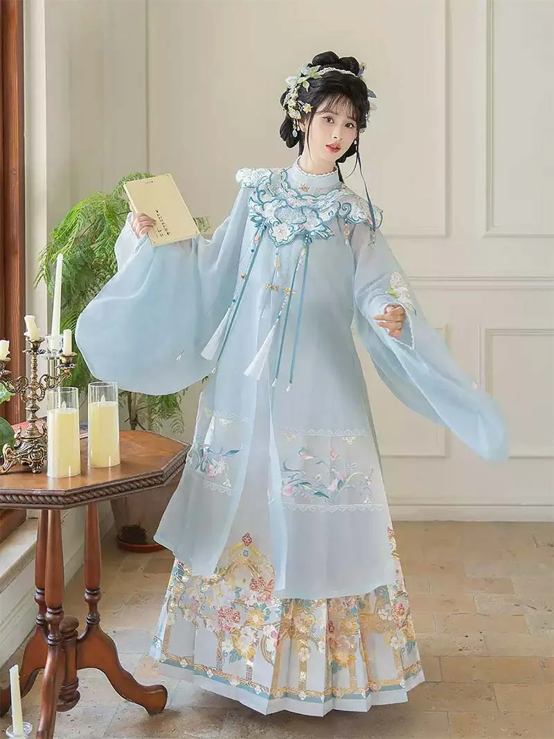 Elegant Ming Dynasty Hanfu with stand collar and cloud shoulder horse face skirt for women in summer and autumn seasons