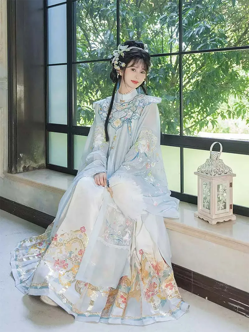 Elegant Ming Dynasty Hanfu with stand collar and cloud shoulder horse face skirt for women in summer and autumn seasons