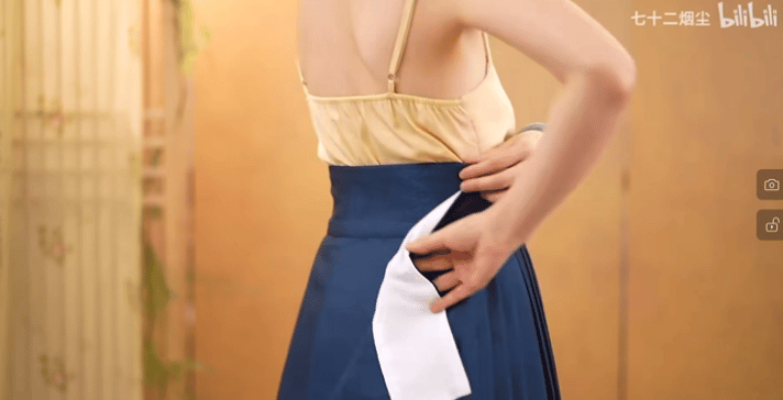 What is Mamian Skirt?Traditional Mamian Skirt with pleated design and elegant patterns