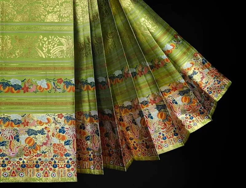 What is Mamian Skirt?Traditional Mamian Skirt with pleated design and elegant patterns