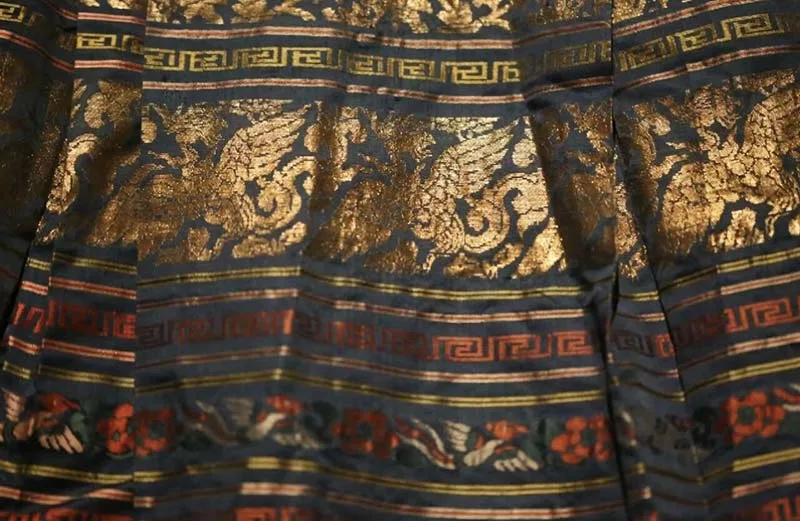What is Mamian Skirt?Traditional Mamian Skirt with pleated design and elegant patterns