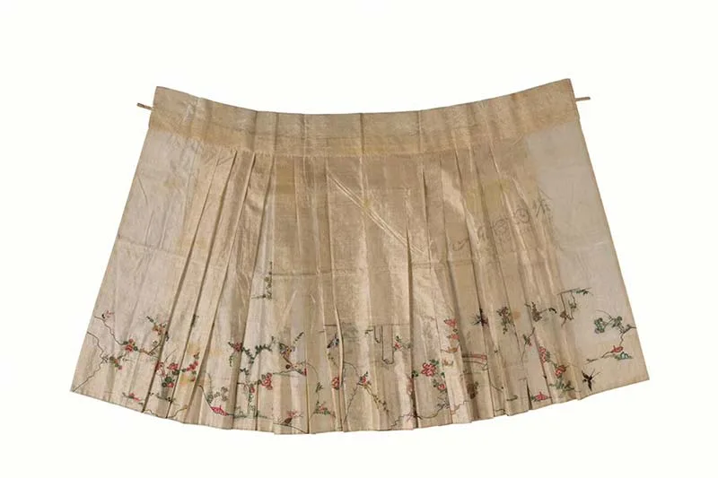 What is Mamian Skirt?Traditional Mamian Skirt with pleated design and elegant patterns