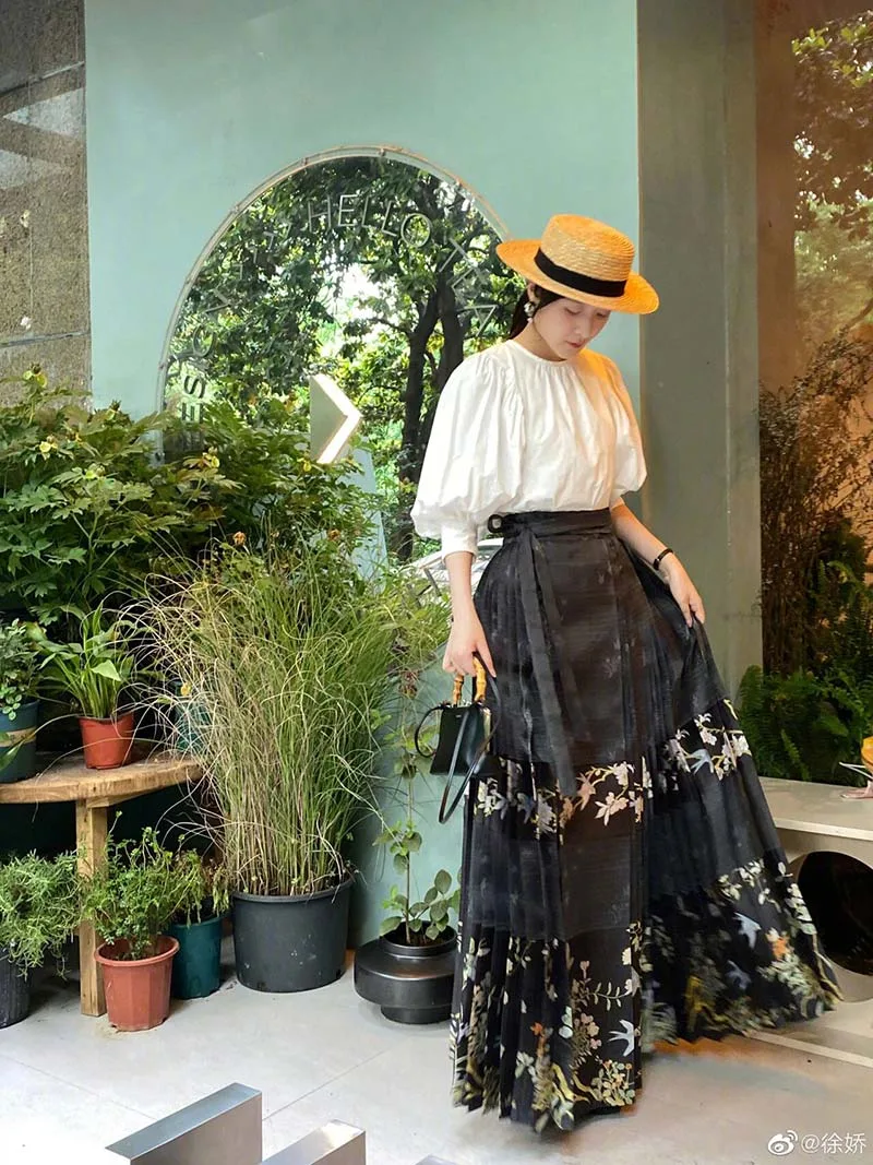 What is Mamian Skirt?Traditional Mamian Skirt with pleated design and elegant patterns