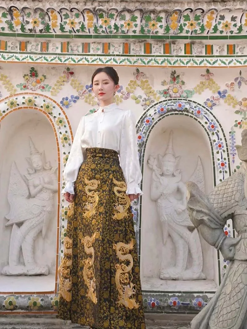 What is Mamian Skirt?Traditional Mamian Skirt with pleated design and elegant patterns