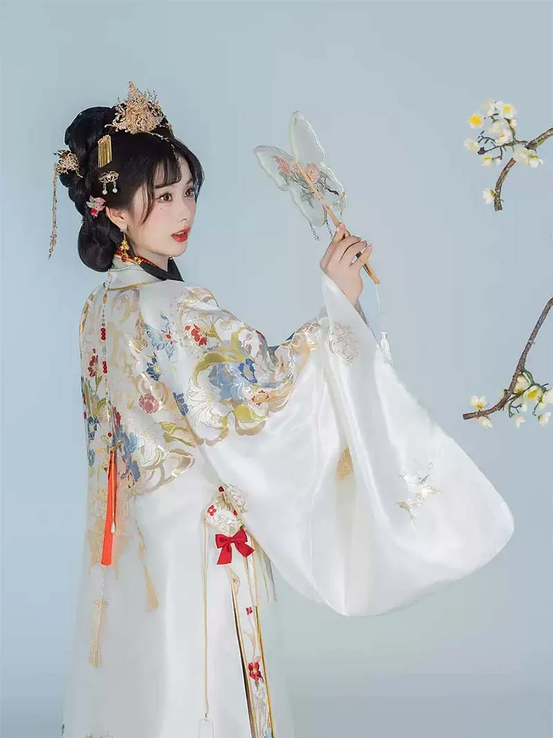 Elegant Ming Dynasty Hanfu with brocade round collar robe, long jacket, and horse face skirt for women