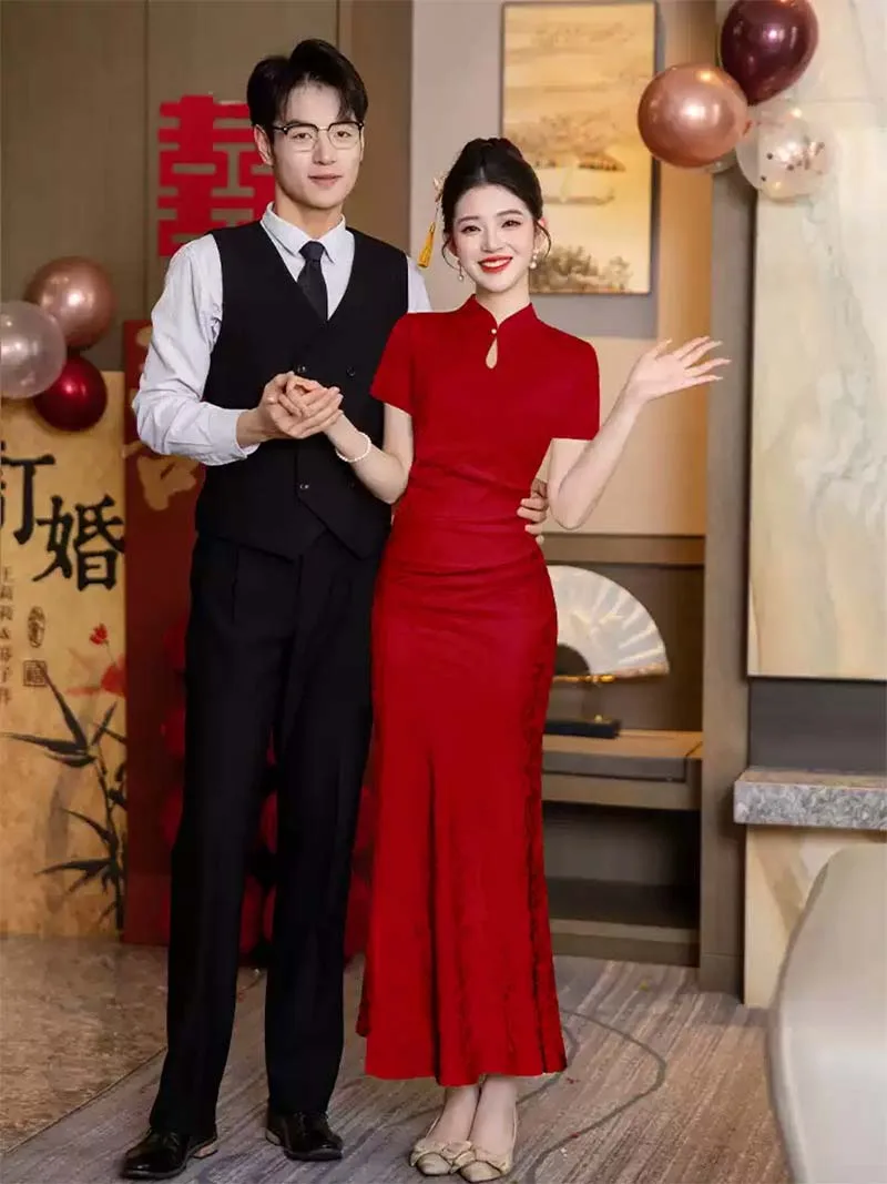 Red Modern Qipao wedding dress, elegant cheongsam bridal gown for engagement, wedding day celebrations, and tea ceremony, young bride style