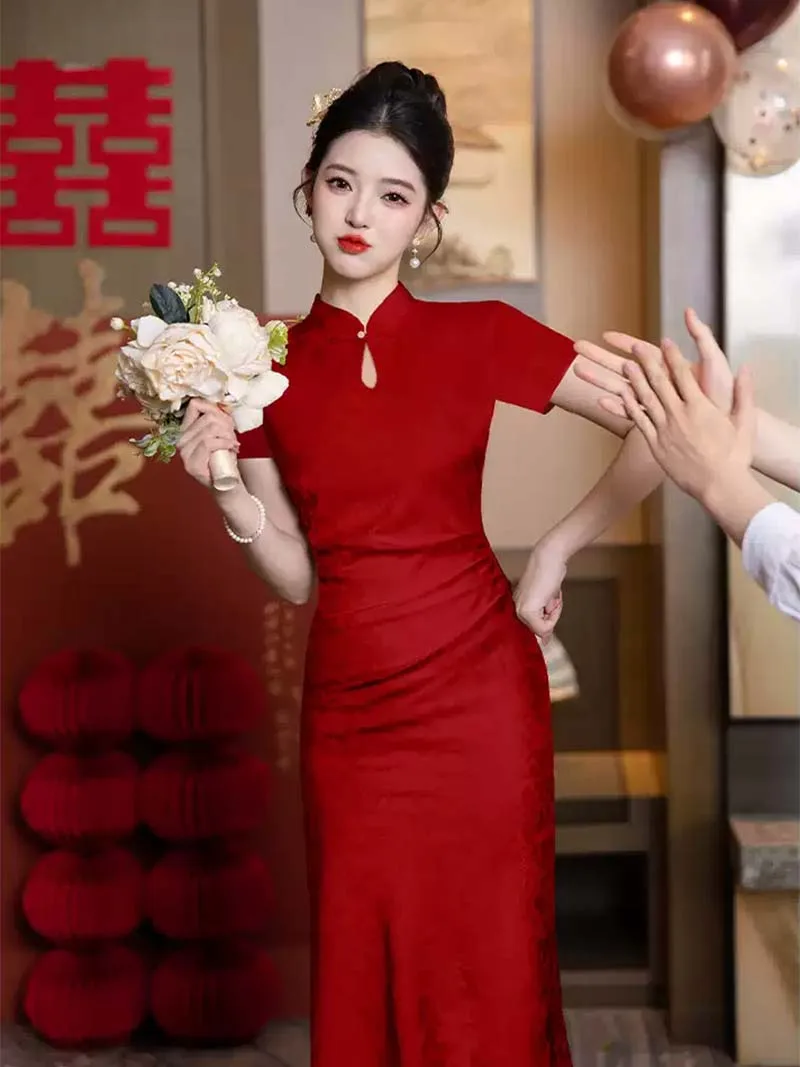 Red Modern Qipao wedding dress, elegant cheongsam bridal gown for engagement, wedding day celebrations, and tea ceremony, young bride style