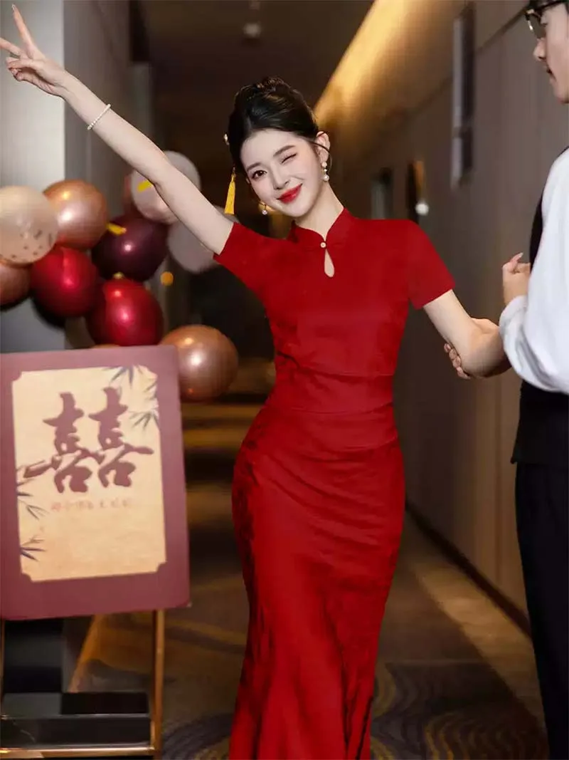 Red Modern Qipao wedding dress, elegant cheongsam bridal gown for engagement, wedding day celebrations, and tea ceremony, young bride style