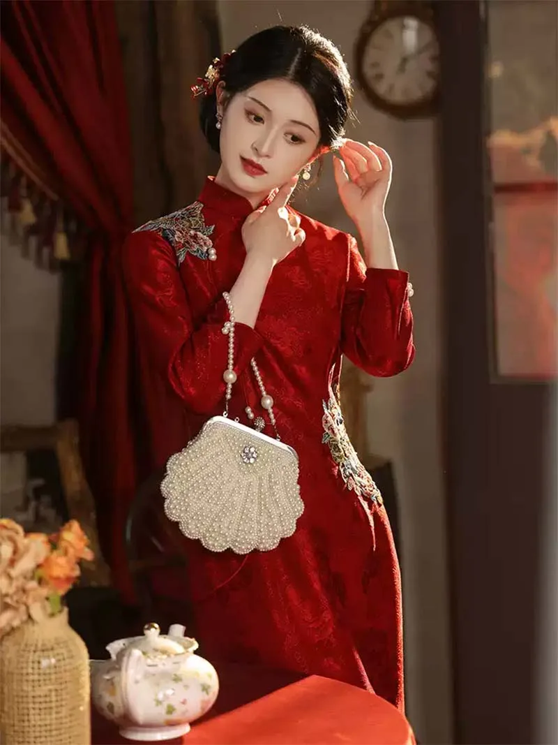 Red embroidered Qipao dress wedding gown, elegant Chinese cheongsam with fishtail design for brides in engagement or banquet, 2025 new style