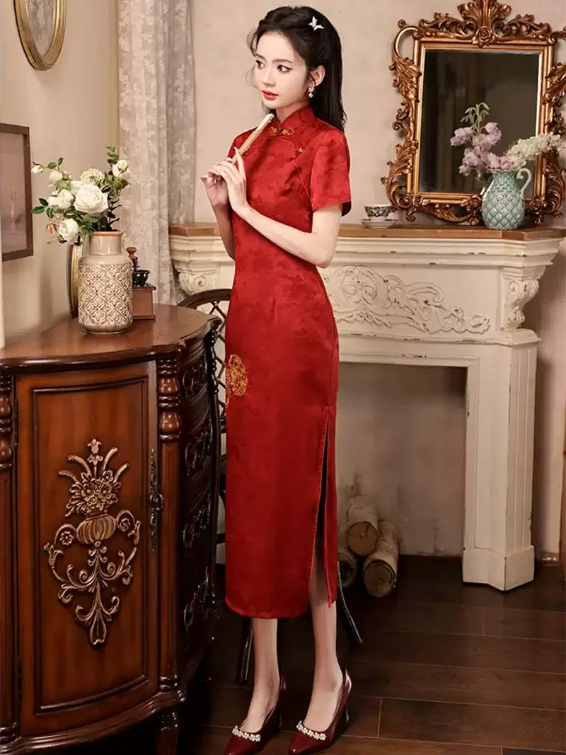 Elegant 2025 red Qipao wedding dress, sleeveless cheongsam bridal gown for engagement and wedding celebrations