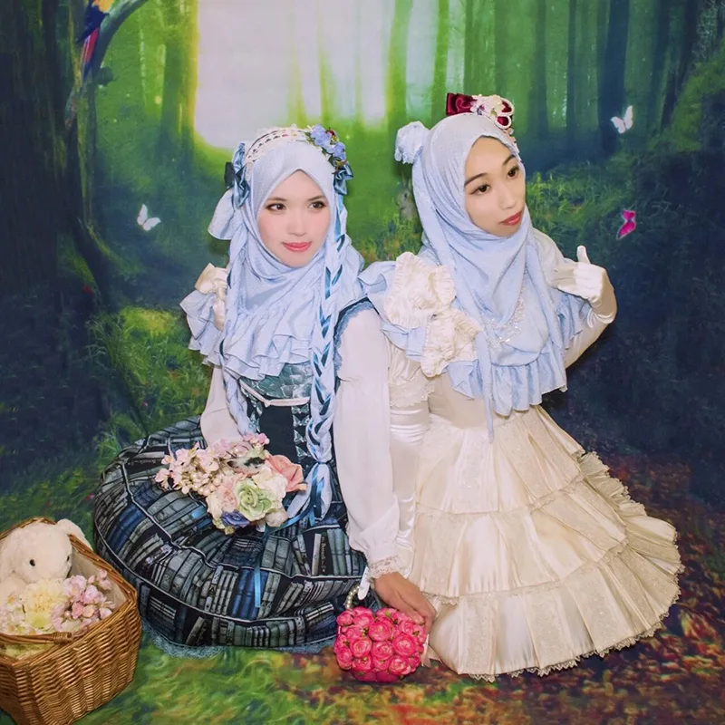 Beautiful Lolita dress featuring lace, ruffles, and bow details, showcasing a sweet and elegant princess style.