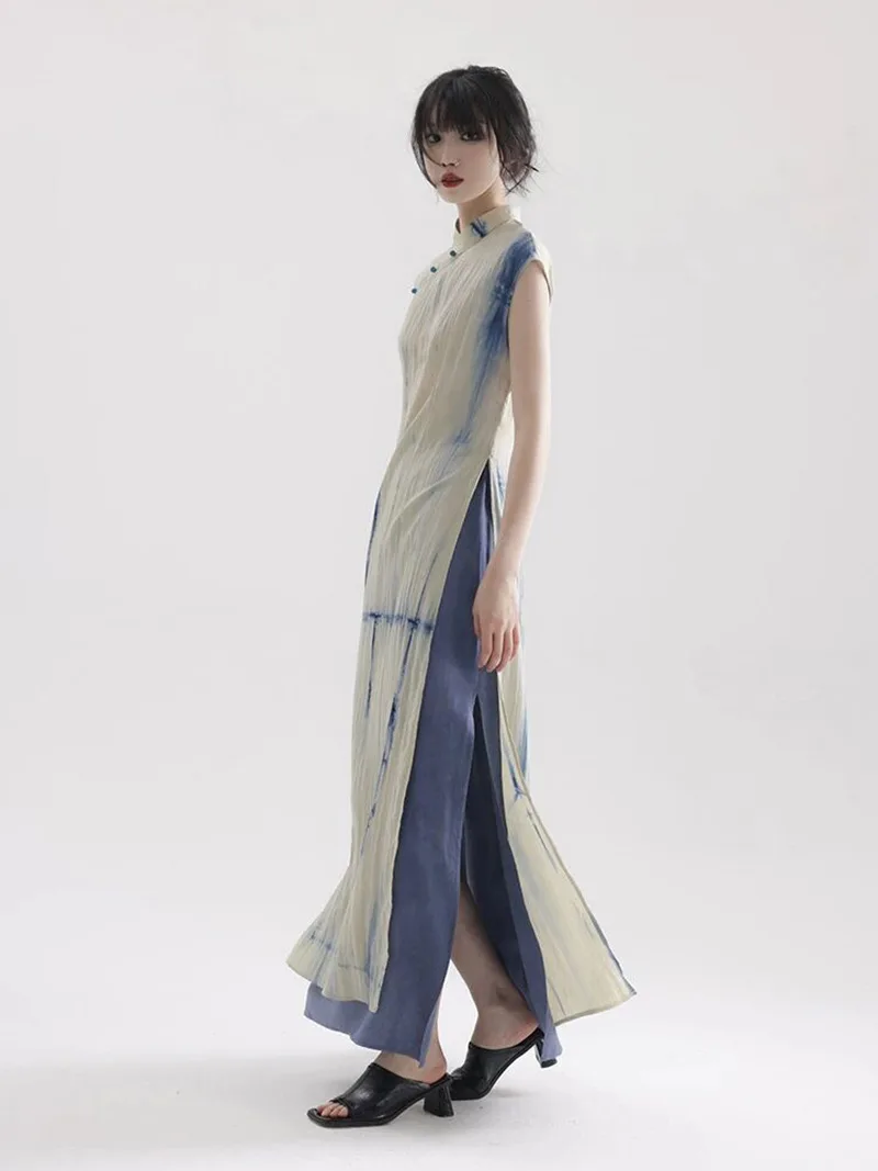 Elegant Chinese qipao dress with traditional embroidery, showcasing classic Asian fashion and cultural heritage.