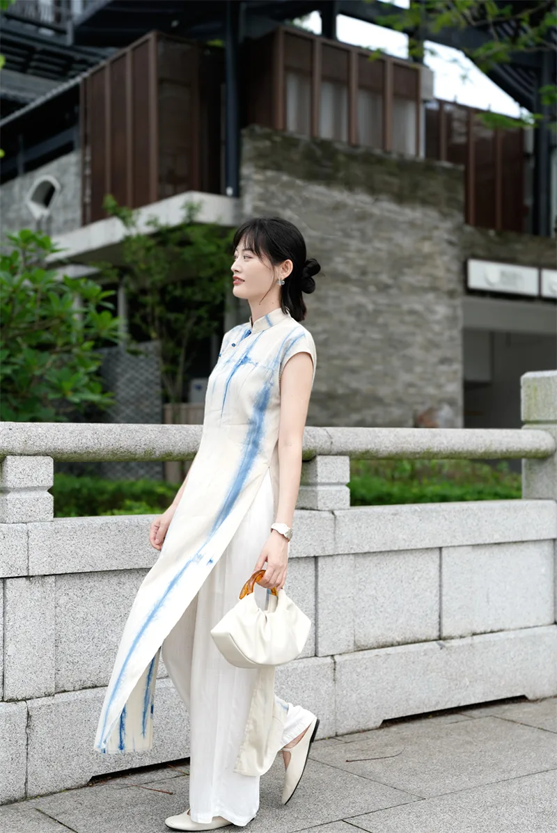 Elegant Chinese qipao dress with traditional embroidery, showcasing classic Asian fashion and cultural heritage.