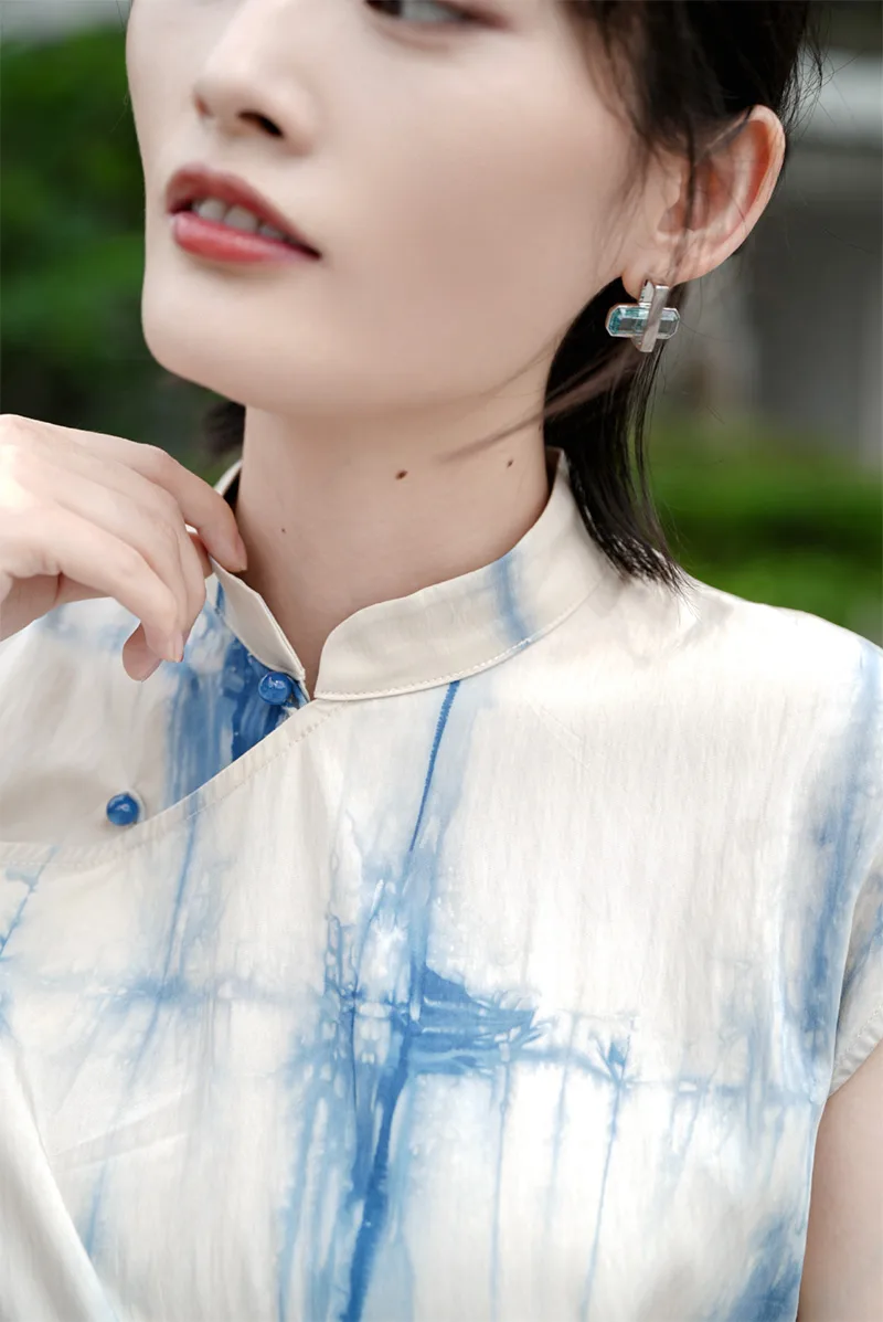 Elegant Chinese qipao dress with traditional embroidery, showcasing classic Asian fashion and cultural heritage.