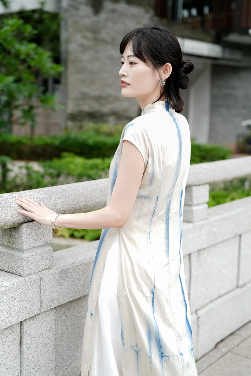 Elegant Chinese qipao dress with traditional embroidery, showcasing classic Asian fashion and cultural heritage.