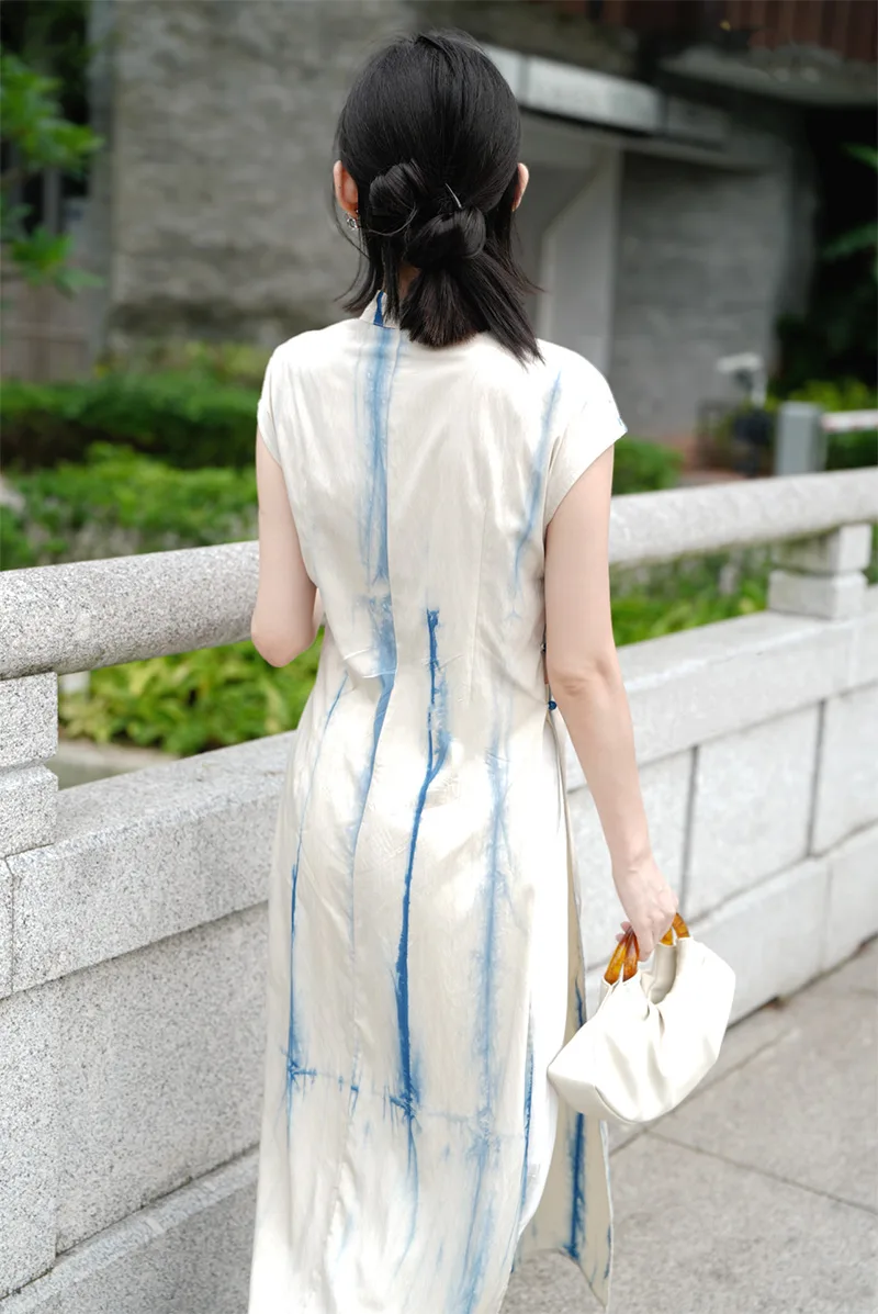 Elegant Chinese qipao dress with traditional embroidery, showcasing classic Asian fashion and cultural heritage.