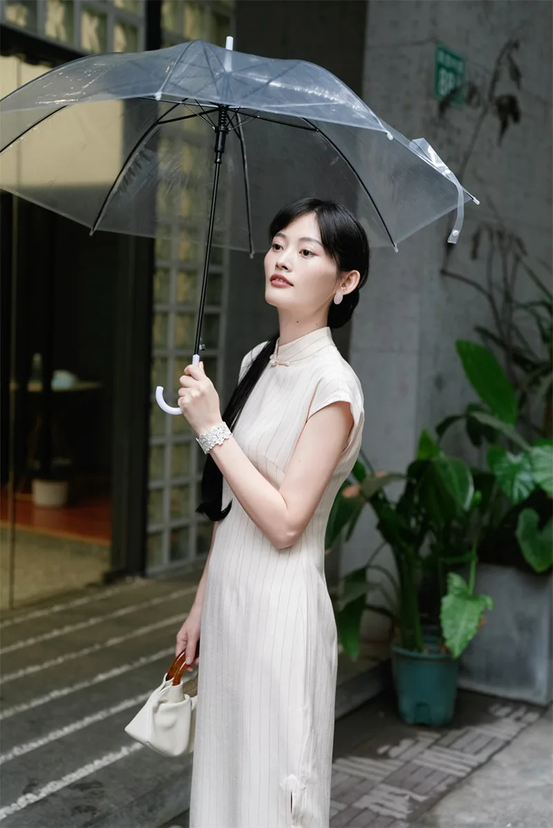 Elegant Chinese qipao dress with traditional embroidery, showcasing classic Asian fashion and cultural heritage.