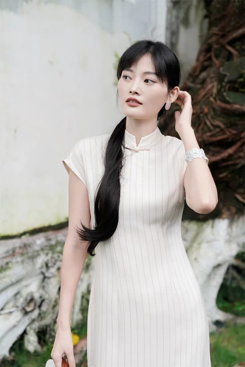 Elegant Chinese qipao dress with traditional embroidery, showcasing classic Asian fashion and cultural heritage.