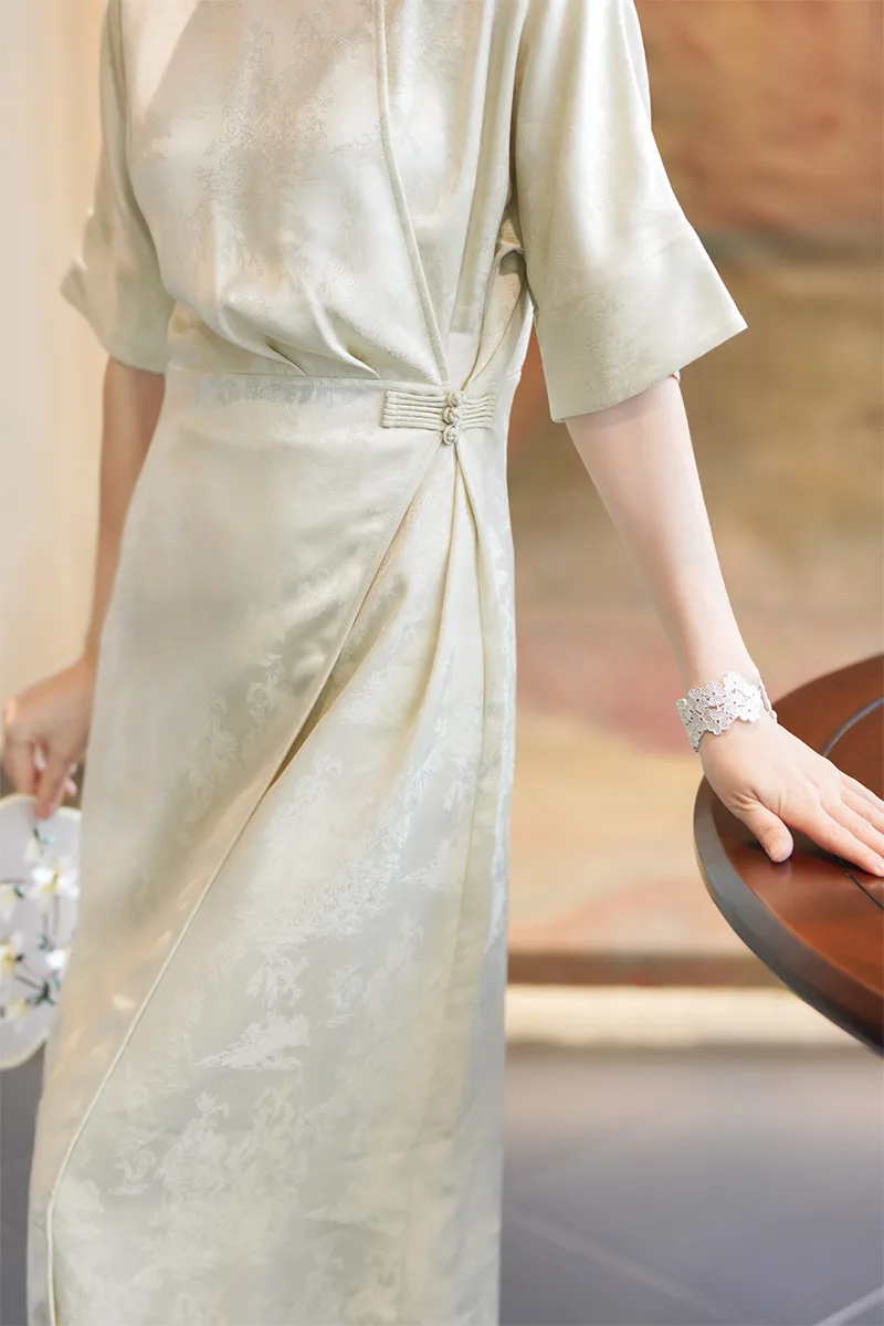 Elegant Chinese qipao dress with traditional embroidery, showcasing classic Asian fashion and cultural heritage.