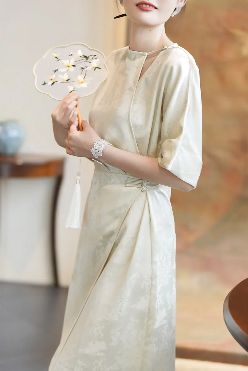 Elegant Chinese qipao dress with traditional embroidery, showcasing classic Asian fashion and cultural heritage.
