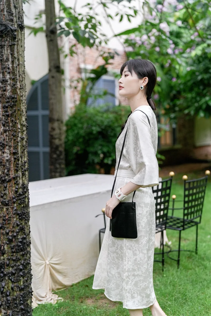 Elegant Chinese qipao dress with traditional embroidery, showcasing classic Asian fashion and cultural heritage.