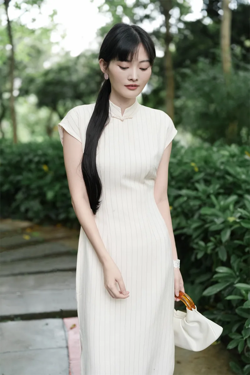 Elegant Chinese qipao dress with traditional embroidery, showcasing classic Asian fashion and cultural heritage.
