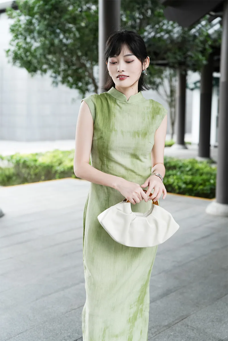 Elegant Chinese qipao dress with traditional embroidery, showcasing classic Asian fashion and cultural heritage.