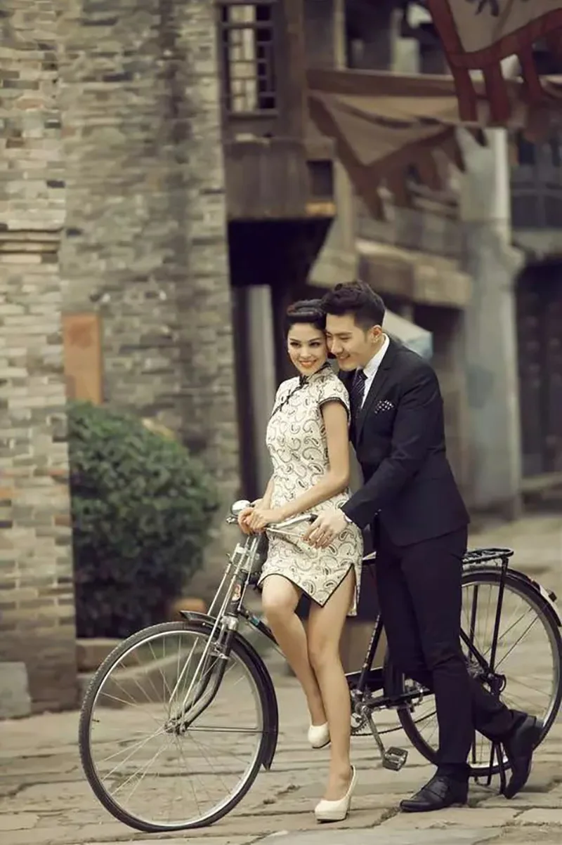Modern bride in a qipao wedding dress inspired by Chinese elegance