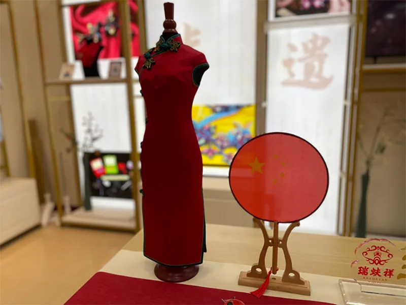 What is Qipao — the traditional Chinese dress that reflects elegance, culture, and timeless feminine beauty.