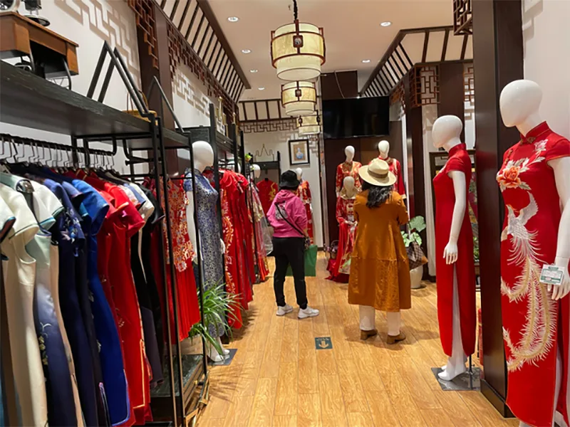 What-is-Qipao-5 What is Qipao — the traditional Chinese dress that reflects elegance, culture, and timeless feminine beauty.