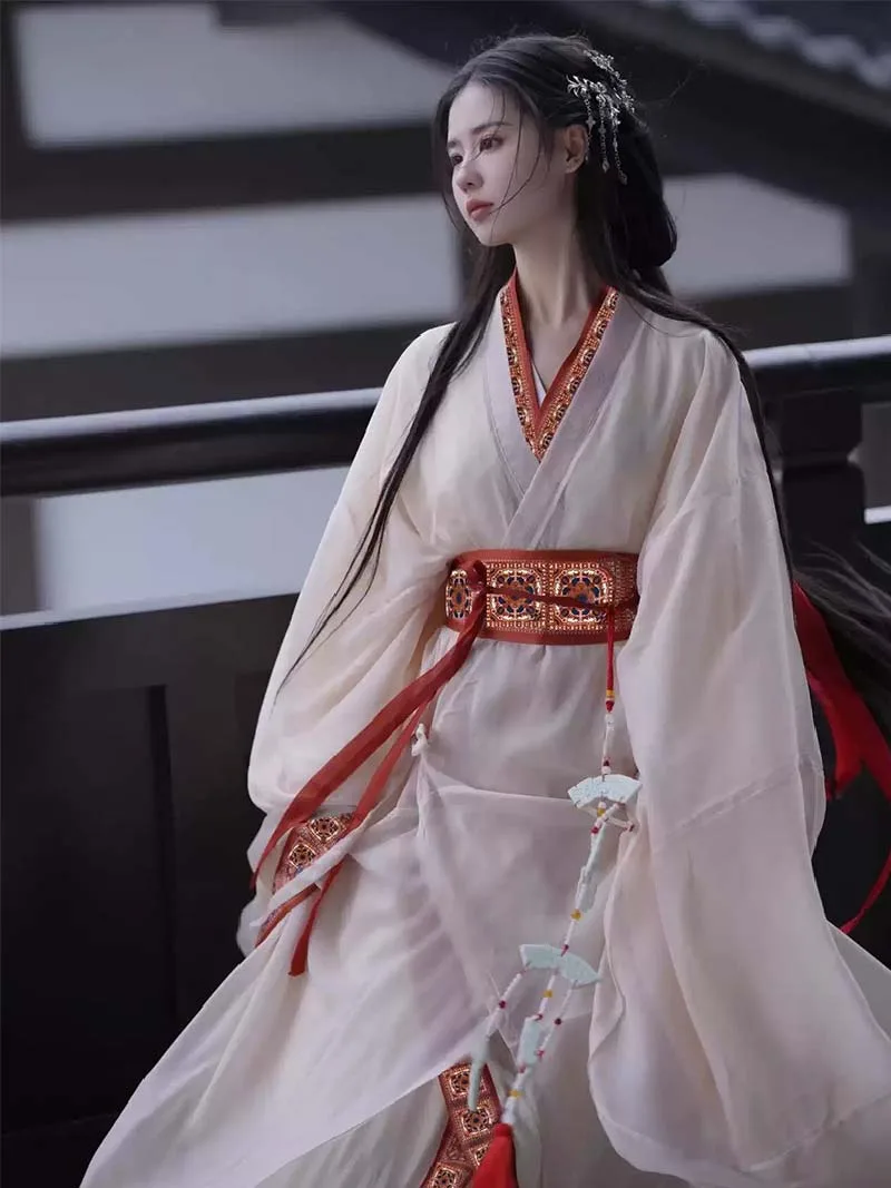 Elegant 2025 white Chinese Hanfu inspired by Warring States design, featuring straight hem robe and wide sleeves for women
