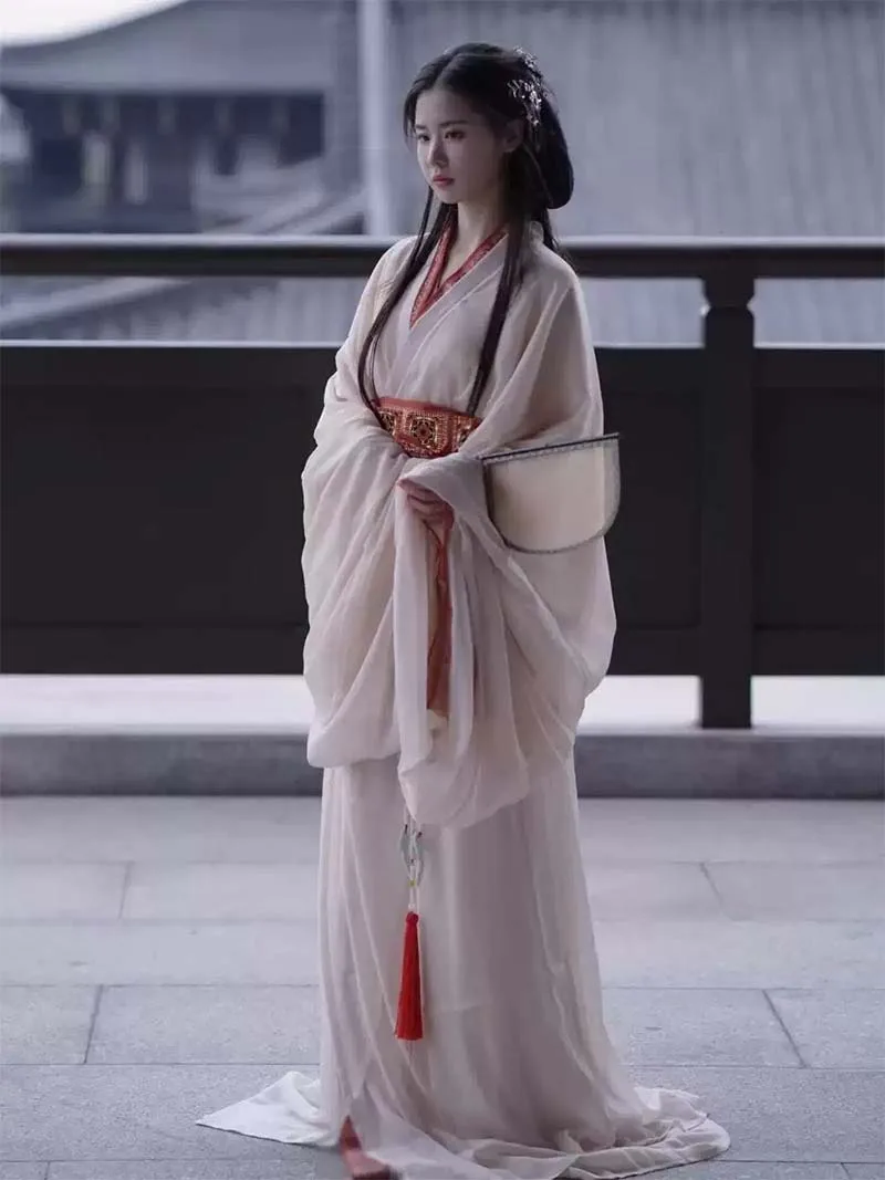 Elegant 2025 white Chinese Hanfu inspired by Warring States design, featuring straight hem robe and wide sleeves for women