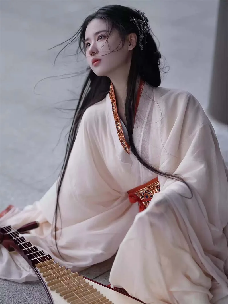 Elegant 2025 white Chinese Hanfu inspired by Warring States design, featuring straight hem robe and wide sleeves for women