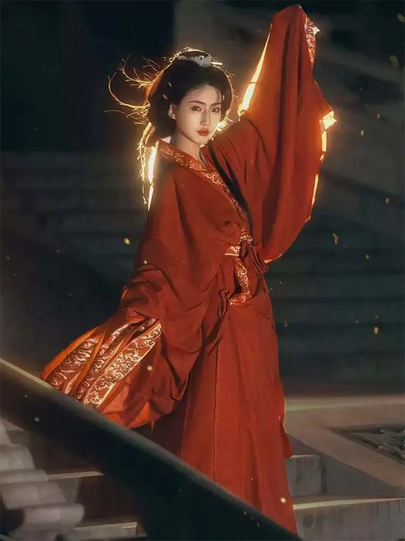 2025 red Warring States Hanfu robe with straight hem and wide sleeves, authentic Chinese hanfu clothing inspired by Mashan Chu Tomb