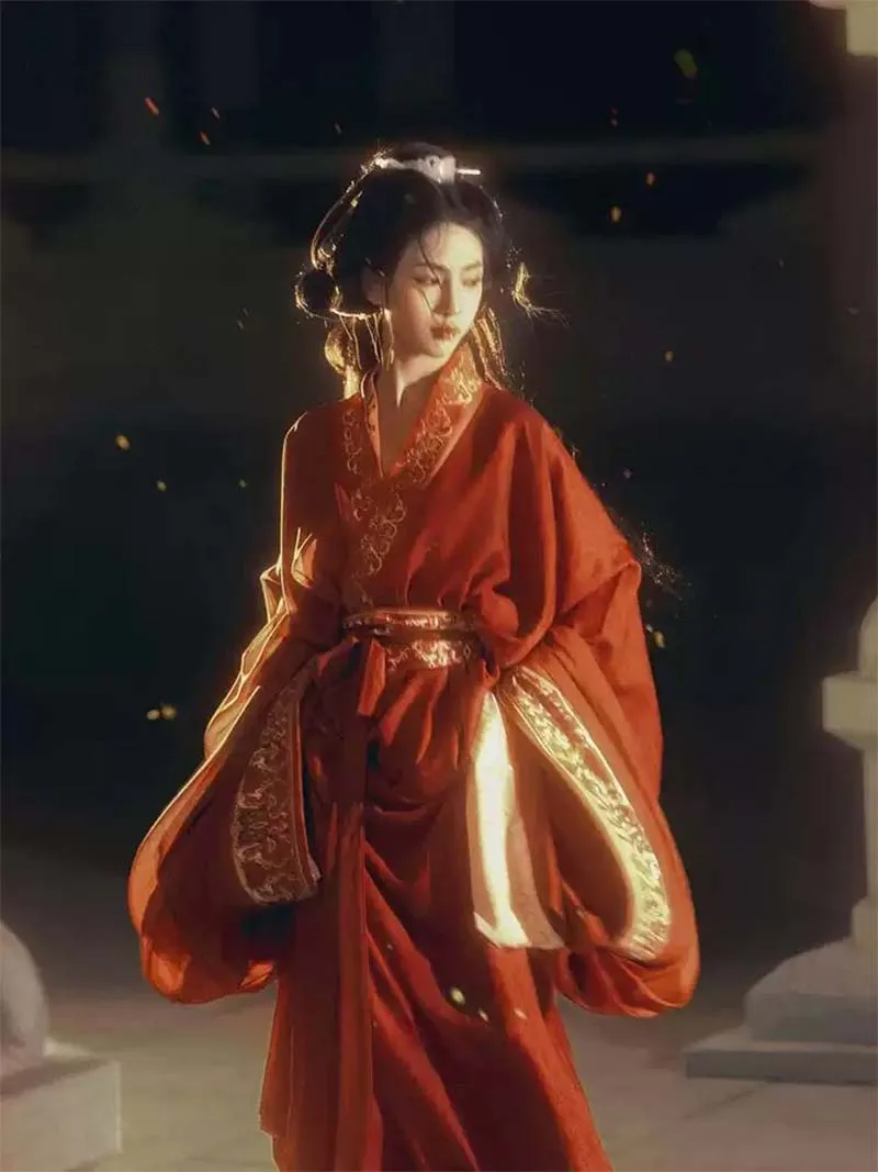 2025 red Warring States Hanfu robe with straight hem and wide sleeves, authentic Chinese hanfu clothing inspired by Mashan Chu Tomb