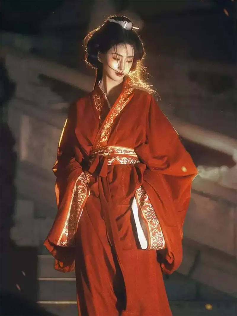 2025 red Warring States Hanfu robe with straight hem and wide sleeves, authentic Chinese hanfu clothing inspired by Mashan Chu Tomb