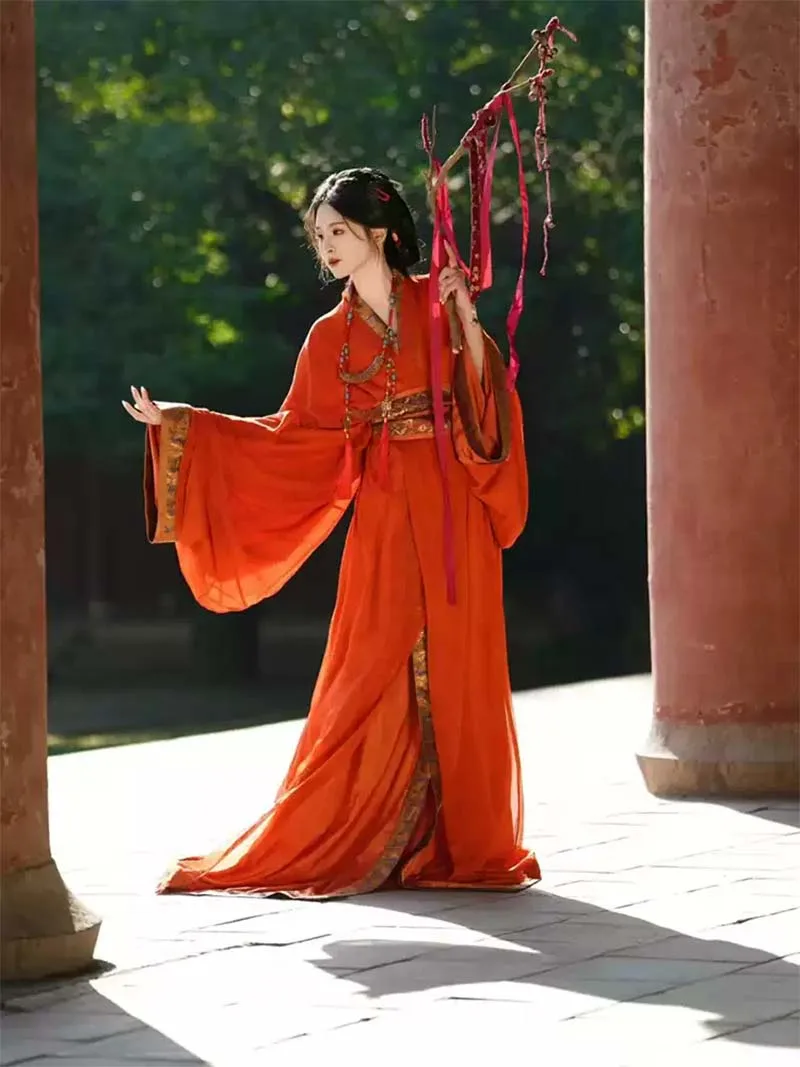 Red Chinese hanfu dress with trailing hem inspired by Warring States robe, featuring wide sleeves and traditional elegance