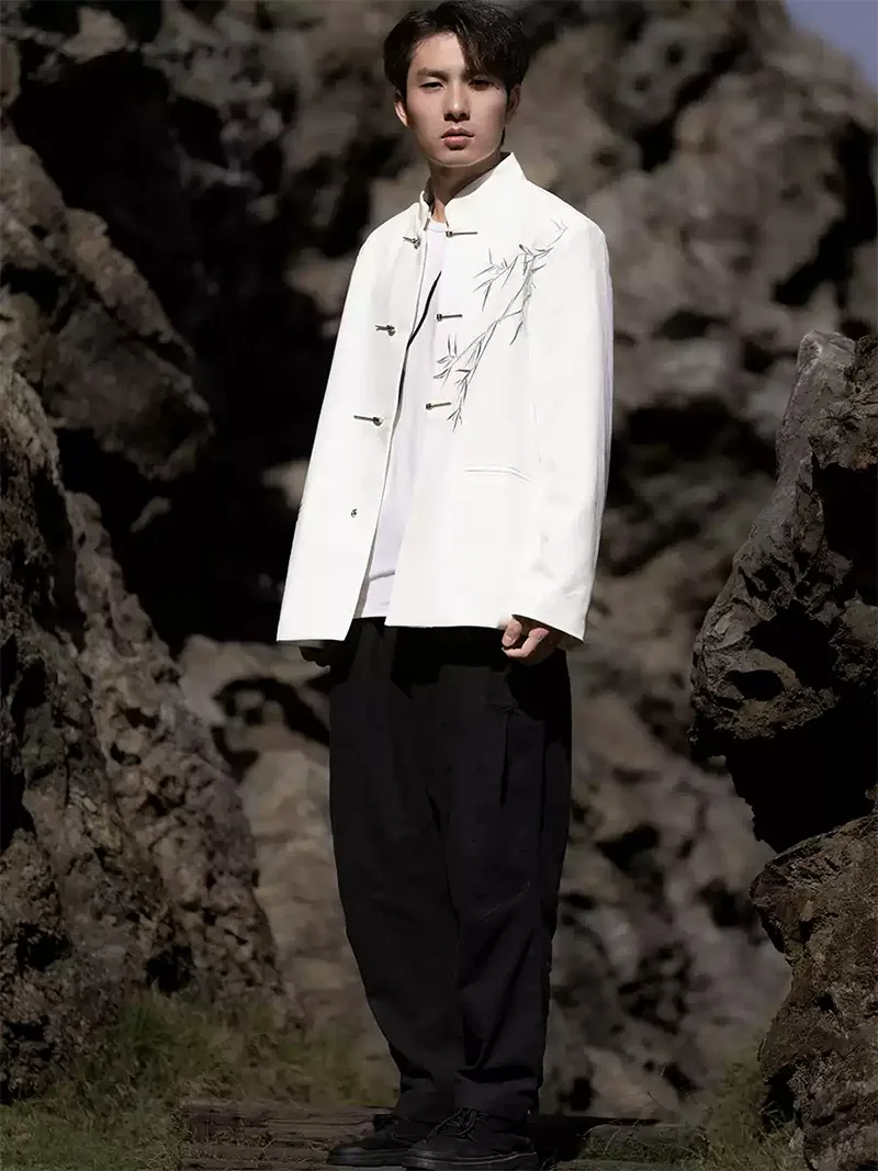 Chinese Style Tang Suit men’s jacket with traditional frog buttons and relaxed modern design