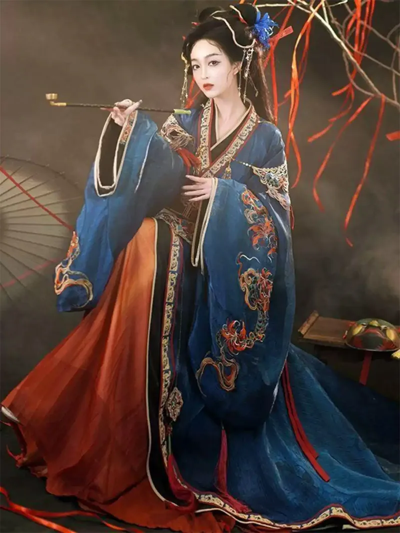 Chinese traditional clothing hanfu in Warring States style, original Bian Snake Spirit cross-collar straight robe