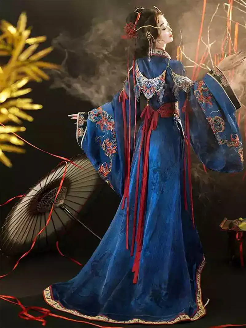 Chinese traditional clothing hanfu in Warring States style, original Bian Snake Spirit cross-collar straight robe